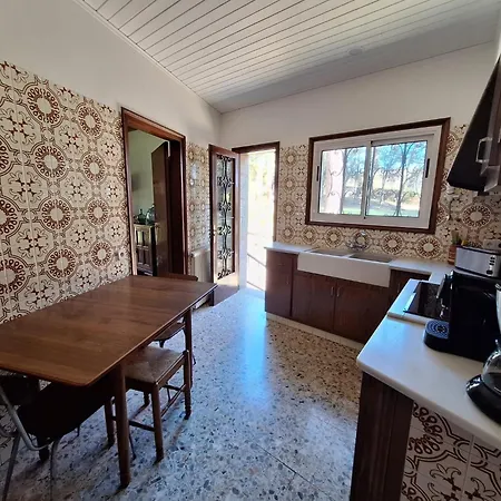 Torre Els Rosers Familiar Holiday home *